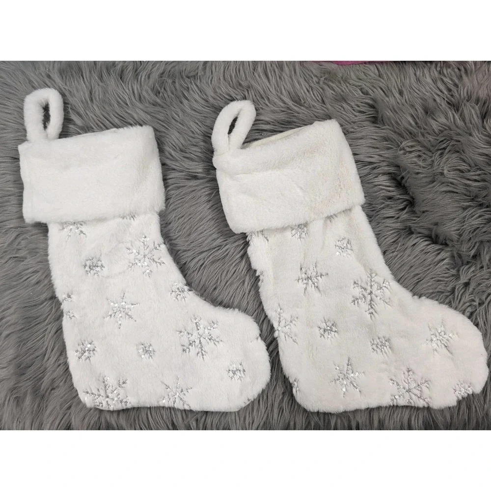 NWOT Fuzzy Christmas Snowflak stockings and matching tree skirt White And Silver